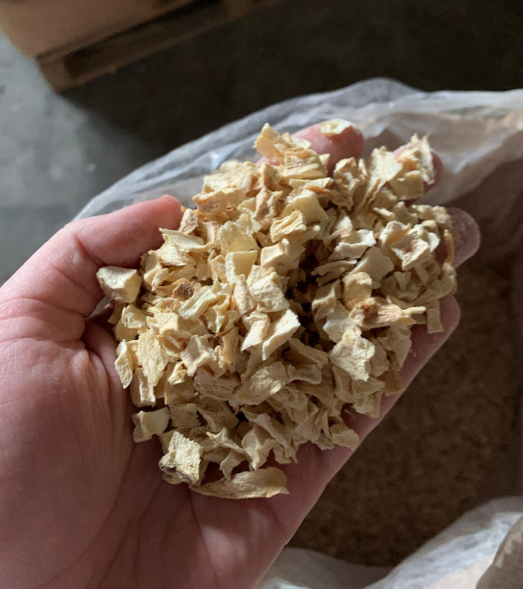 Dzień dobry, mam na sprzedaż suszony pasternak w kostce, pakowany w workach po 20 kg
