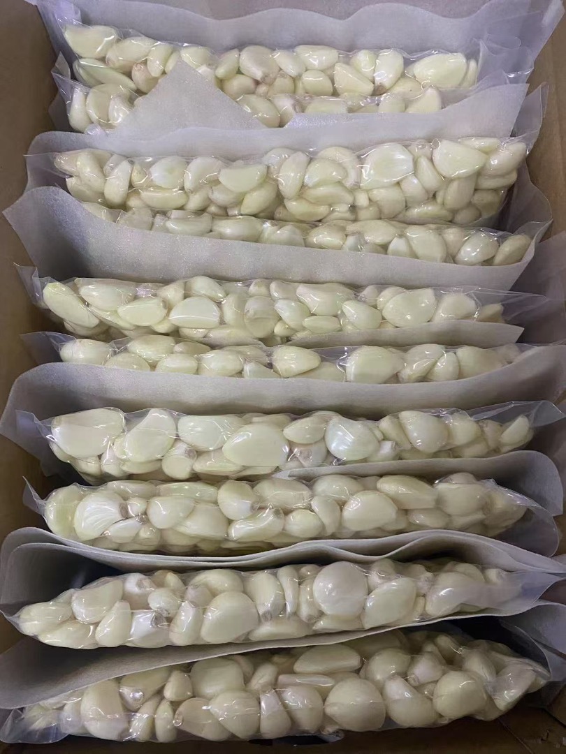 Jesteśmy dostawcą świeżego i obranego czosnku, cebuli, suszonej papryczki chili i innych produktów