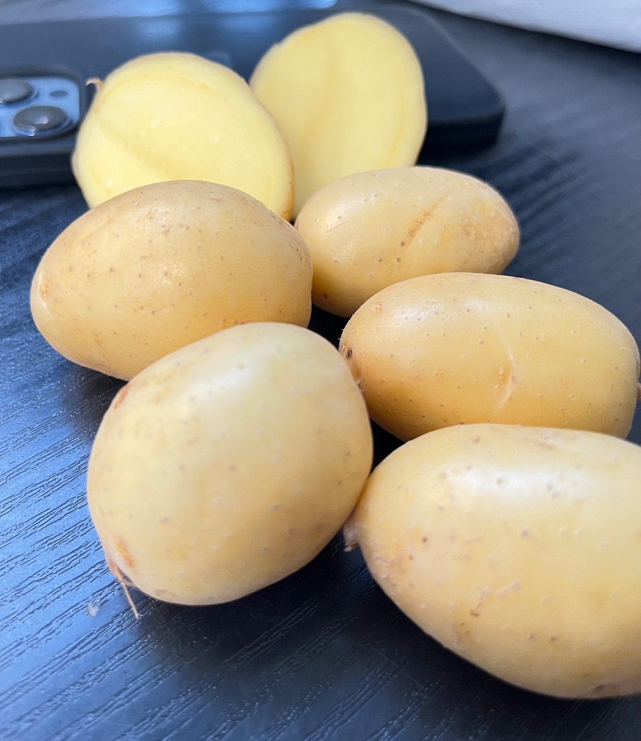 Sprzedam „baby potatoes” ziemniaki jadalne odmiany Queen Anna, kaliber 20-45
