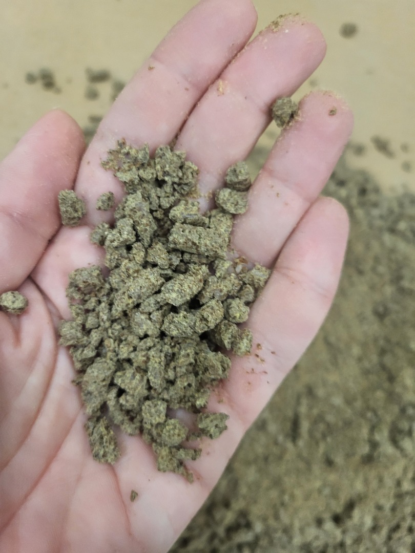 Sprzedam wysokiej jakości wytłok lniany – produkt naturalny, powstały po tłoczeniu oleju lnianego na zimno