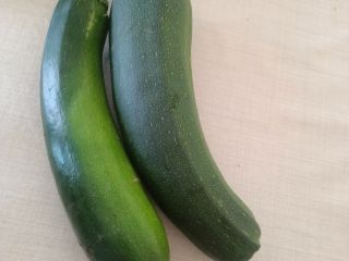 Sprzedam cukinię ekologiczną z ogrodu na wsi , ok