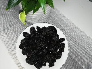 Witam. Oferuję śliwkę węgierkę suszoną wędzoną z własnego gospodarstwa